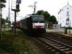 ES 64 F4 - 803 (189 803) von MRCE mit einen Güterzug bei der Durchfahrt in Güsen (b Genthin) am 2.6.18
