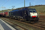 MRCE Dispolok/692289/am-21-februar-2020-zieht-tx Am 21 Februar 2020 zieht TX Log 189 998 der Varese-KLV durch Wrzburg Hbf richtung Italien.