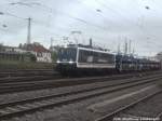 110 043-6 der nationalexpress mit einem Gterzug beim verlassen des Bahnhofs Halle (Saale) Hbf am 14.9.14
