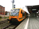 ostdeutsche-eisenbahngesellschaft-odeg/630777/odeg-vt-65069-als-rb13-mit ODEG VT 650.69 als RB13 mit ziel Parchim beim verlassen des Schweriner Hbf´s am 30.9.18