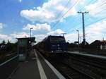 Raildox/563381/076-109-von-raildox-mit-einem 076 109 von Raildox mit einem Gterzug bei der Durchfahrt in Halle-Rosengarten am 20.6.17