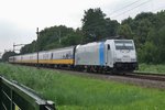 RAILPOOL/510554/benelux-ic-mit-186-424-passiert-am Benelux-IC mit 186 424 passiert am 23 Juli 2016 Dordrecht Zuid.