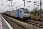 Railpool, ex-LOTOS 186 271 verlsst mit ein GUterzug aus Rotterdam am 9 April 2018 Bad Bentheim.