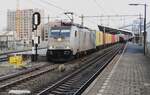 RAILPOOL/760908/railpool-186-292-zieht-ein-containerzug Railpool 186 292 zieht ein Containerzug aus Tilburg am 22 Mai 2021.