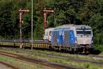rdc/800051/rdc-autozug-247-908-schleppt-ein RDC Autozug 247 908 schleppt ein Sylt-Shuttle ins Niebll ein am 20 September 2022.