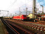 rheincargo/623630/185-605-von-rheincargo-mit-einem 185 605 von RheinCargo mit einem Güterzug bei der durchfahrt im Bahnhof Fulda am 7.8.18