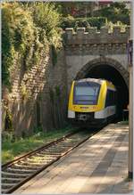 Nach dem Halt in Überlingen verschwindet der LINT 54 VT 622 964 im Tunnel. 

21. Sept. 2019