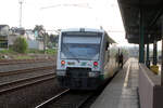 Vogtlandbahn/862120/vt-566-der-vogtlandbahn--gw VT 566 der Vogtlandbahn / GW Train steht als RB1 (20810) mit ziel Zwickau Zentrum im Bahnhof Sokolov am 9.4.24