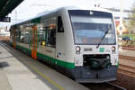 Vogtlandbahn/862530/vt-151-der-vogtlandbahn-als-rb1 VT 151 der Vogtlandbahn als RB1 20807 / Os 17015 von Zwickau Zentrum kommend bei der Einfahrt in den Endbahnhof Sokolov am 9.4.24