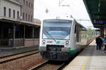 Vogtlandbahn/862537/vt-562-der-vogtlandbahn-als-os VT 562 der Vogtlandbahn als Os 17017 von Kraslice kommend bei der Einfahrt in den Endbahnhof Sokolov am 9.4.24