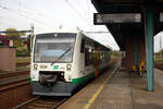 Vogtlandbahn/862566/vt-155-de-vogtlandbahn-als-os VT 155 de Vogtlandbahn als Os 17023 (GWTR) / RB1 20819 von Zwickau Zentrum kommend bei der Einfahrt in den Endbahnhof Sokolov am 9.4.24