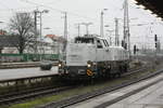 DE12 (92 80 4125 012-9) von Vossloh bei der Durchfahrt im Bahnhof Bremen Hbf am 8.1.21