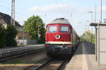 232 601 der WFL am Zugschluss des Sonderzuges beim verlassen des Bahnhofs Ortrand am 14.5.22