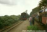 rugensche-baderbahn-qrasender-rolandq-rubb/258581/ruekb-99-784-jetzt-ruebb-99 R.KB 99 784 (Jetzt RBB 99 1784) trifft bei der Einfahrt in den Bahnhof Sellin Ost im August 1996 auf den Einschulungszug.  