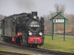 rugensche-baderbahn-qrasender-rolandq-rubb/594466/99-4633-der-ruebb-bei-der 99 4633 der RBB bei der Einfahrt in den Bahnhof Putbus am 6.1.18