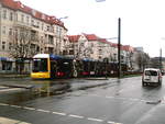 bvg/604740/wagen-9009-der-bvg-kurz-vor Wagen 9009 der BVG kurz vor der Haltestelle S+U Frankfurter Allee am 22.3.18