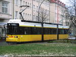 bvg/604744/tram-der-bvg-stand-an-einer Tram der BVG stand an einer Haltestelle am 22.3.18