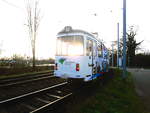 Wagen 007 der DVG als Partyzug unterwegs zwischen den Endhaltenstellen Junkerspark - Dessau Süd / Tempelhofer Straße.

Hier kurz vor der Haltestelle Lindenstraße am 3.2.18