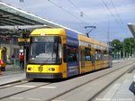 dresdener-verkehrsbetriebe-dvb/506488/wagen-2585-der-dvb-an-der Wagen 2585 der DVB an der Haltestelle Hauptbahnhof am 2.7.16