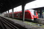 br-1440-3/779671/1440-323-steht-als-s5-mit 1440 323 steht als S5 mit Ziel Dortmund Hbf im Bahnhof Hagen Hbf am 2.4.22