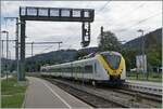 Der DB 1440 175 (Alstom Coradia Continental) (UIC 94 80 1440 675-5 D-DB) erreicht aus Richtung Neustadt den Bahnhof von Titisee. Der Alstom Coradia Continental Triebzug wird nach einem kurzen Aufenthalt durch das Höllental in Richtung Freiburg im Breisgau weiterfahren. 

21. Sept. 2023