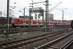 BR 420/779678/420-958-mit-420-xxx-bei 420 958 mit 420 XXX bei der Einfahrt in den Bahnhof Kln Messe/Deutz am 2.4.22