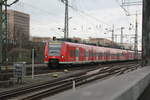 BR 425/779679/425-091-mit-425-xxx-verlaesst 425 091 mit 425 XXX verlsst den Bahnhof Kln Messe/Deutz am 2.4.22
