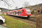 Wieder einmal ist mit der 425 261-5 mit seiner 20 Jahre S-Bahn RVN vors Objektiv geraten, hier in Neckargerach am 27.2.2024