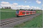 Der DB 425 514-6 ist als RB bei Bietingen von Singen nach Schaffhausen unterwegs.