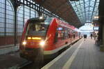 623 523/023 als RE4 mit Ziel Bad Kleinen im Bahnhof Lbeck Hbf am 4.1.22