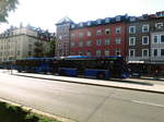 muenchener-verkehrsgesellschaft-mvg-2/563467/man-bus-mit-einem-busanhaenger-der MAN Bus mit einem Busanhnger der MVG in Mnchen am 21.6.17