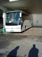 Rau-Touristik/300232/reisebus-von-busreisen-rau-in-der Reisebus von Busreisen Rau in der Busgarage an dem Hotel San Pietro in Limone sul Garda am 10.10.2013