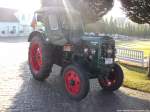 traktoren-ddr---oldtimer/294242/ein-famulus-traktor-standt-als-erstes Ein Famulus Traktor standt als Erstes Umzugsfahrzeug frs Erntefest aufm Putbusser Markt am 21.9.13