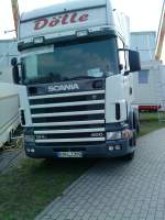 SZM Scania 124L des Schaustellerbetriebes Dlle auf dem Wurstmarkt in Bad Drkheim am 02.09.2014    