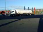 Tankauflieger/307415/szm-man-tga-mit-tankauflieger-der SZM MAN TGA mit Tankauflieger der Firma Total auf dem Weg zur Belieferung der Tankstelle auf dem Autohof in Grnstadt am 25.11.2013