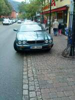 PKW Jaguar XJ in der Innenstadt von Bad Drkheim am 14.08.2013