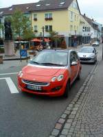 PKW smart fourfour auf einem der beliebten Straenrandparkpltzen in der Innenstadt von Bad Drkheim am 16.09.2013