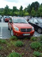PKW Dodge Caliber 1.8 auf einem Parkplatz in Grnstadt am 04.09.2013