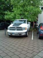 SUV Dodge Ram Wagon auf einem Parkplatz in Bad Drkheim am 19.08.2013