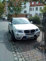 PKW SUV BMW X 1 in der Nhe der Post in Bad Drkheim am 13.09.2013