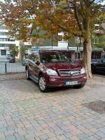 Youngtimer/301265/pkw-suv-mercedes-benz-m-klasse-auf-dem PKW SUV Mercedes-Benz M-Klasse auf dem Obermarkt in Bad Drkheim am 24.10.2013