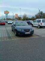 PKW Saab 9.5 auf einem Parkplatz im Gewerbegebiet in Grnstadt am 06.11.2013