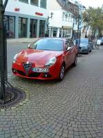 PKW Alfa Romeo Giuletta in der Innenstadt von Bad Drkheim am 19.11.2013