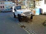 PKW Jeep Wrangler in der Innenstadt von Bad Drkheim am 26.11.2013