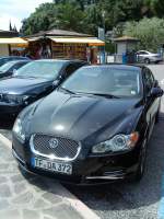 PKW Jaguar XF gesehen auf dem Parkplatz am Gardasee in Limone am 05.06.2014