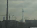 Blick auf den Berliner Fernsehturm aus dem ICE 1609 am 14.2.14