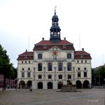Lüneburger Rathaus morgens um 08:00 Uhr.