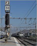Die SNCF BB 22257 erreicht mit ihrem TER Chambéry Challes les Eaux.