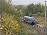 Der SNCF X 73608 verlsst als TER nach Dole den Bahnhof von Pontarlier.
