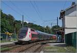 Durch die letzte Station in Frankreich der Strecke Lyon - Genève, Pougny-Chancy, fährt der TGV Lyria 4717 in Richtung Genève.